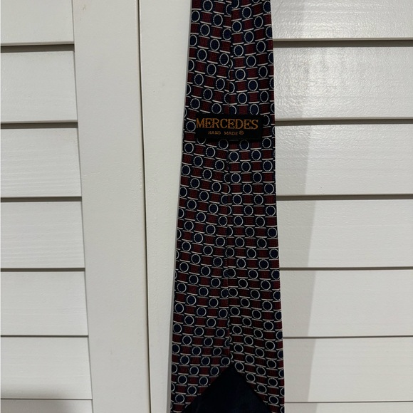 Men’s Tie - Picture 3 of 5
